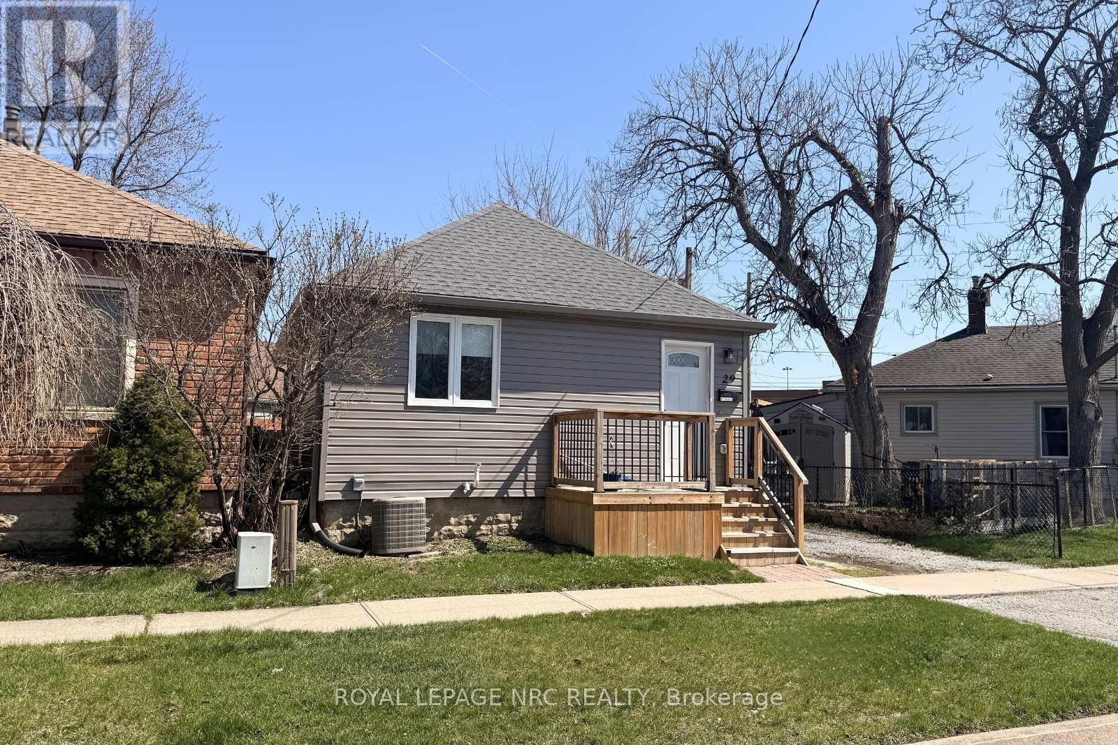 29 Trapnell Street, St. Catharines, Ontario  L2R 1B1 - Photo 2 - X12637928