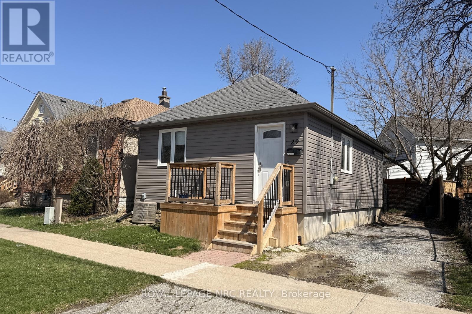 29 Trapnell Street, St. Catharines, Ontario  L2R 1B1 - Photo 3 - X12637928