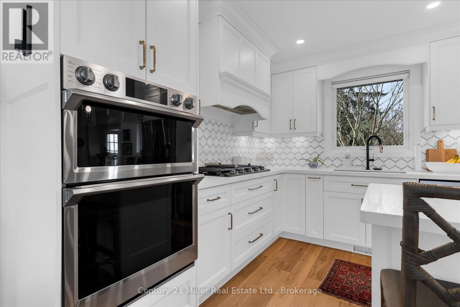 194 Solingate Drive, Oakville, Ontario  L6L 3T1 - Photo 10 - W12972268