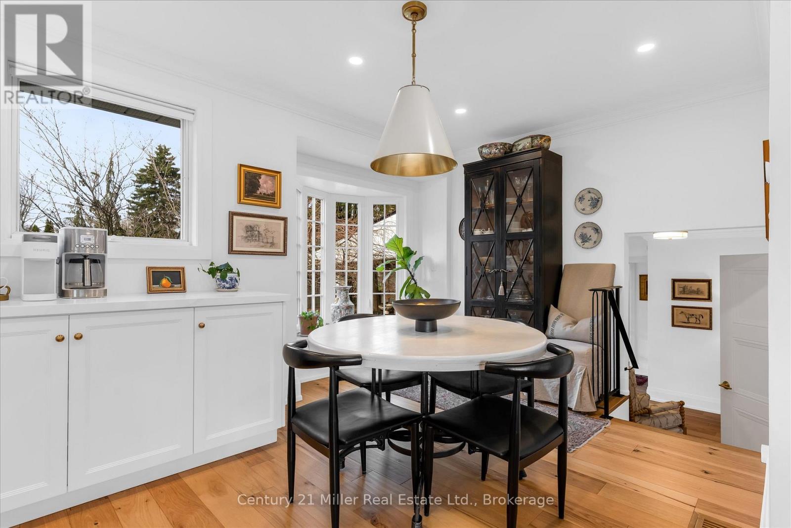 194 Solingate Drive, Oakville, Ontario  L6L 3T1 - Photo 13 - W12972268