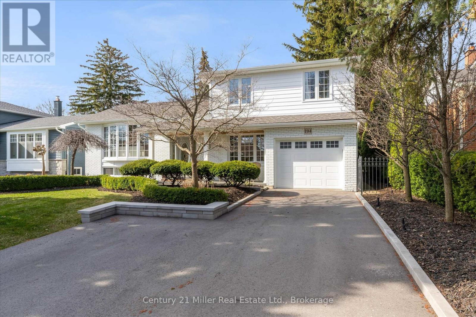 194 Solingate Drive, Oakville, Ontario  L6L 3T1 - Photo 2 - W12972268