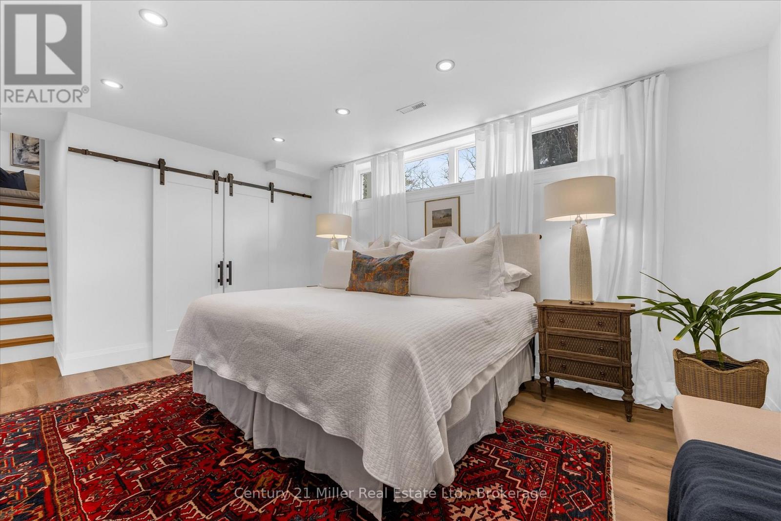 194 Solingate Drive, Oakville, Ontario  L6L 3T1 - Photo 29 - W12972268