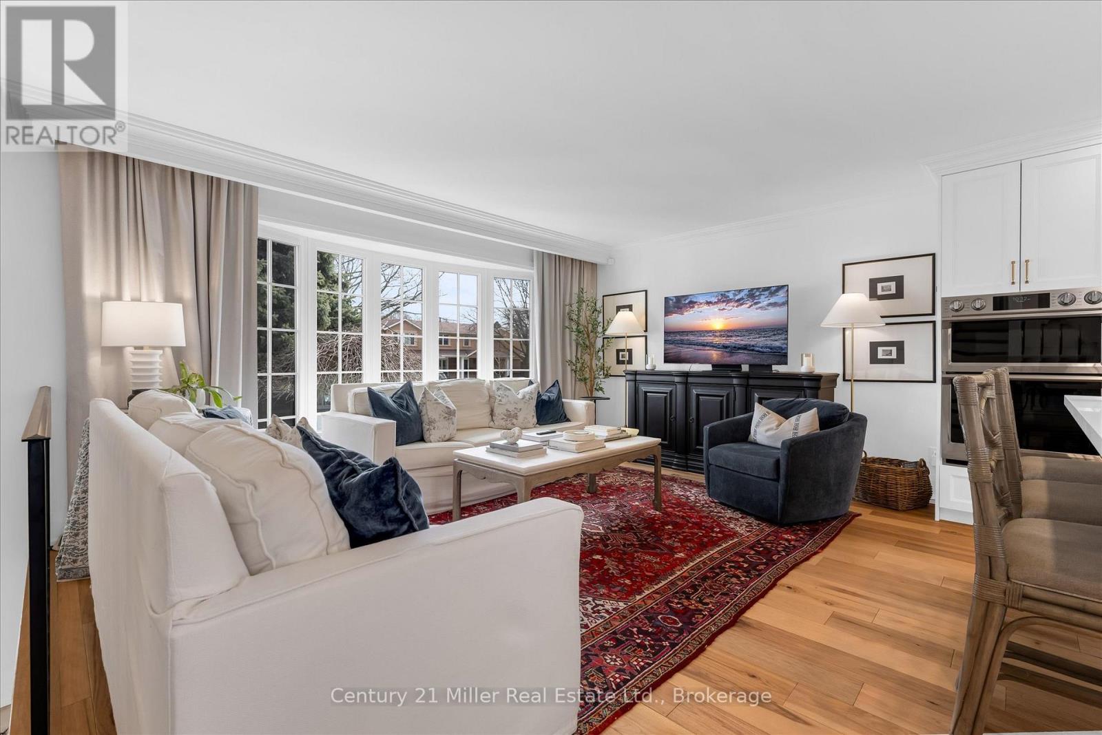 194 Solingate Drive, Oakville, Ontario  L6L 3T1 - Photo 7 - W12972268