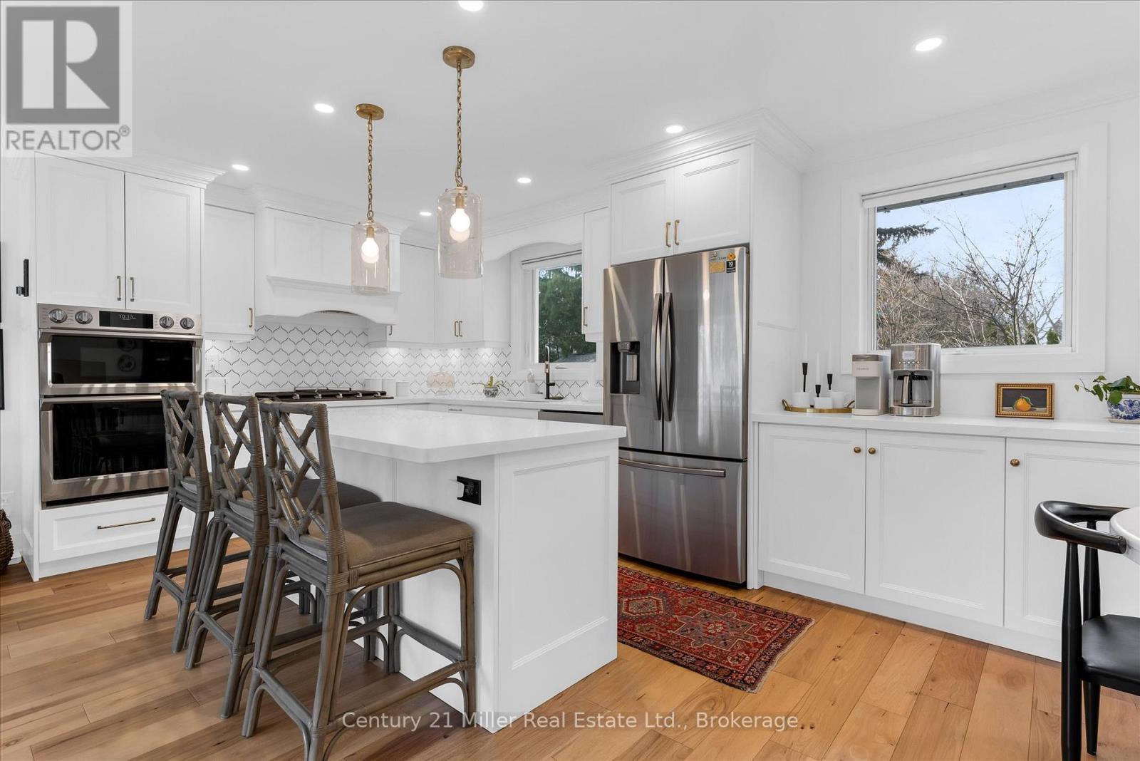 194 Solingate Drive, Oakville, Ontario  L6L 3T1 - Photo 9 - W12972268