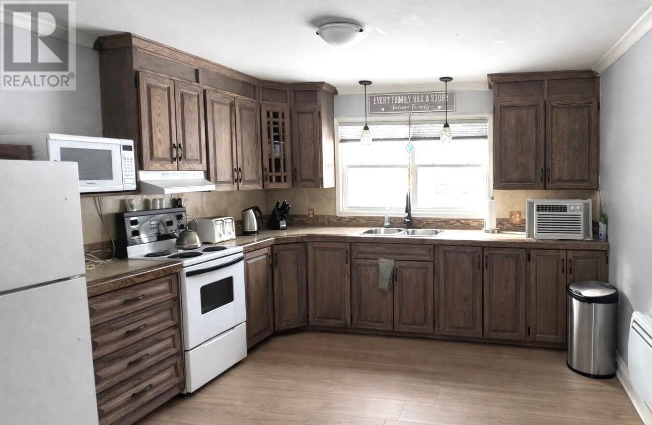 74 Crooked Lake Road, Badger, Newfoundland & Labrador   - Photo 3 - 1294714