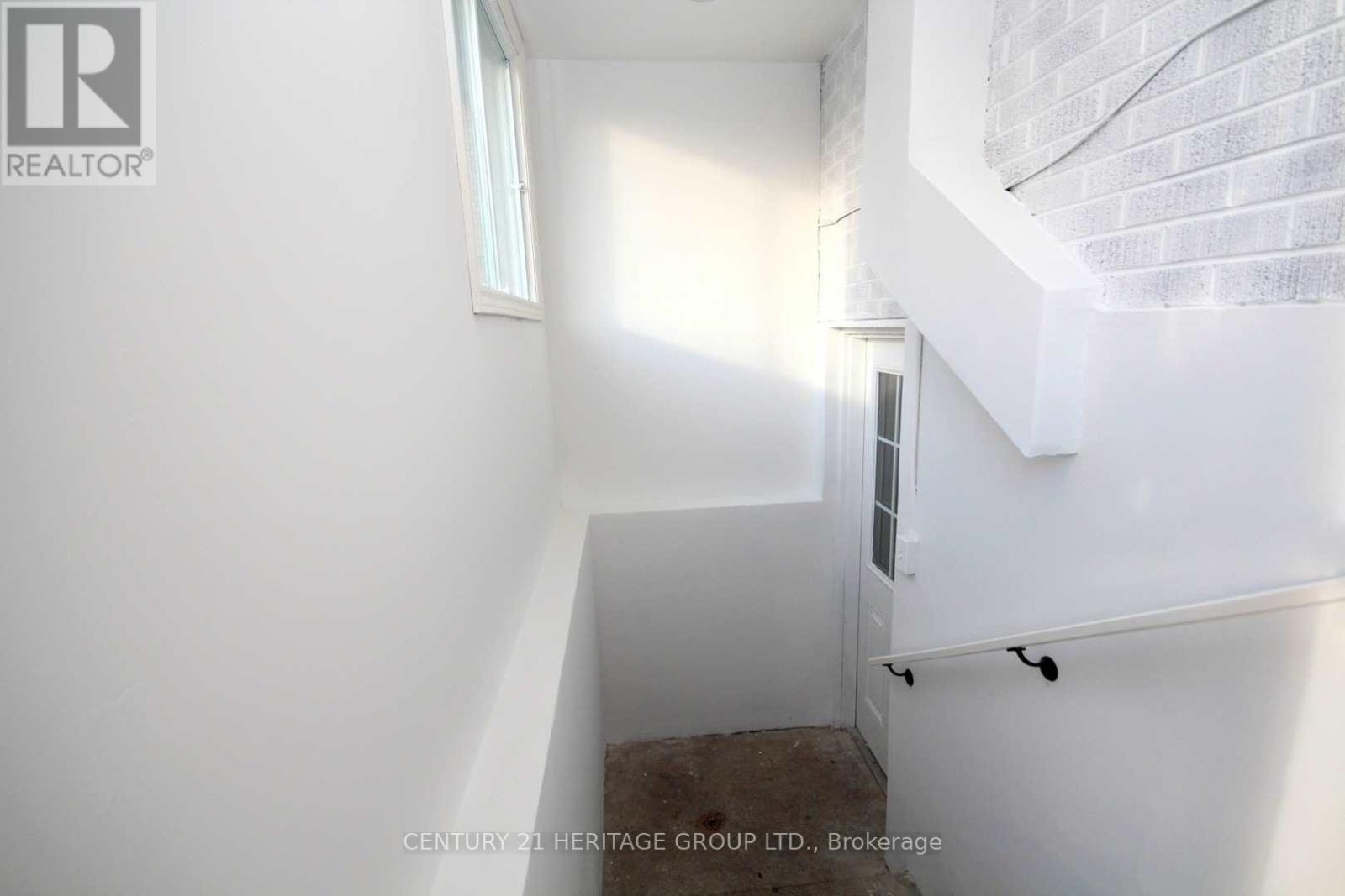 112 Toronto Street, Bradford West Gwillimbury, Ontario  L3Z 1N9 - Photo 5 - N12913428