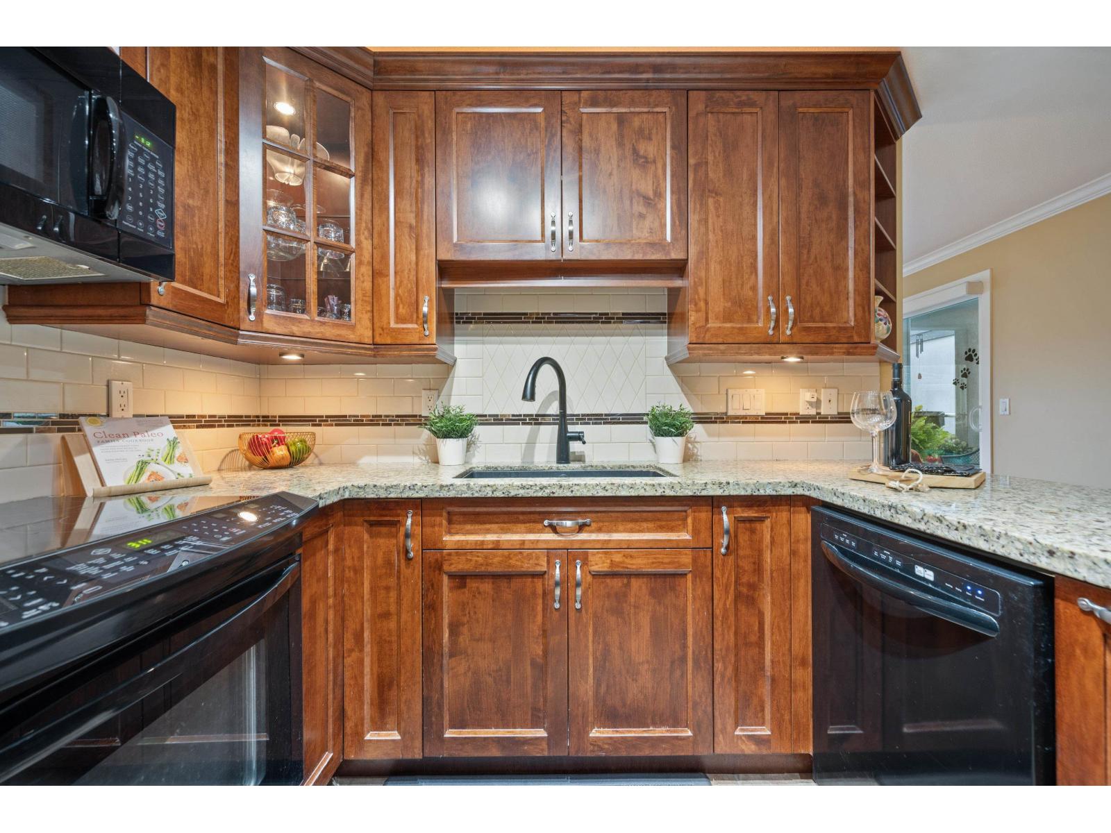 307 15941 Marine Drive, White Rock, British Columbia V4B 1E9 - Photo 12 - R3107432