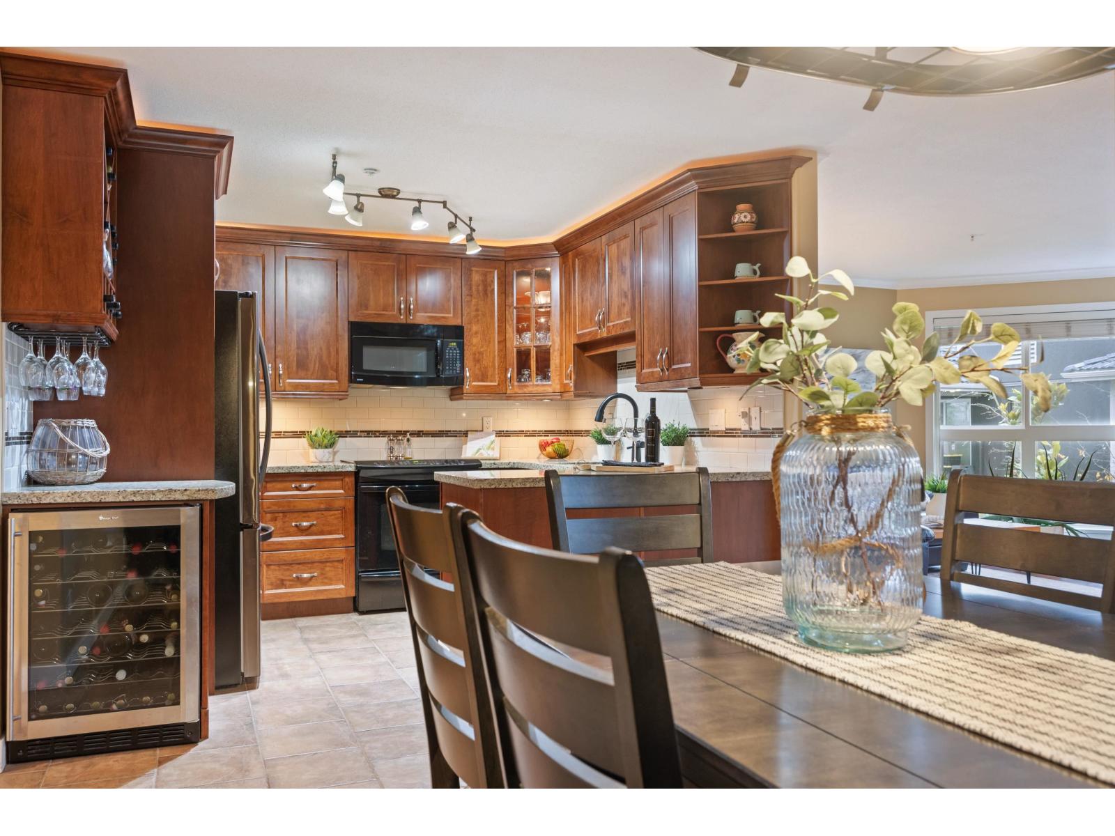 307 15941 Marine Drive, White Rock, British Columbia V4B 1E9 - Photo 15 - R3107432