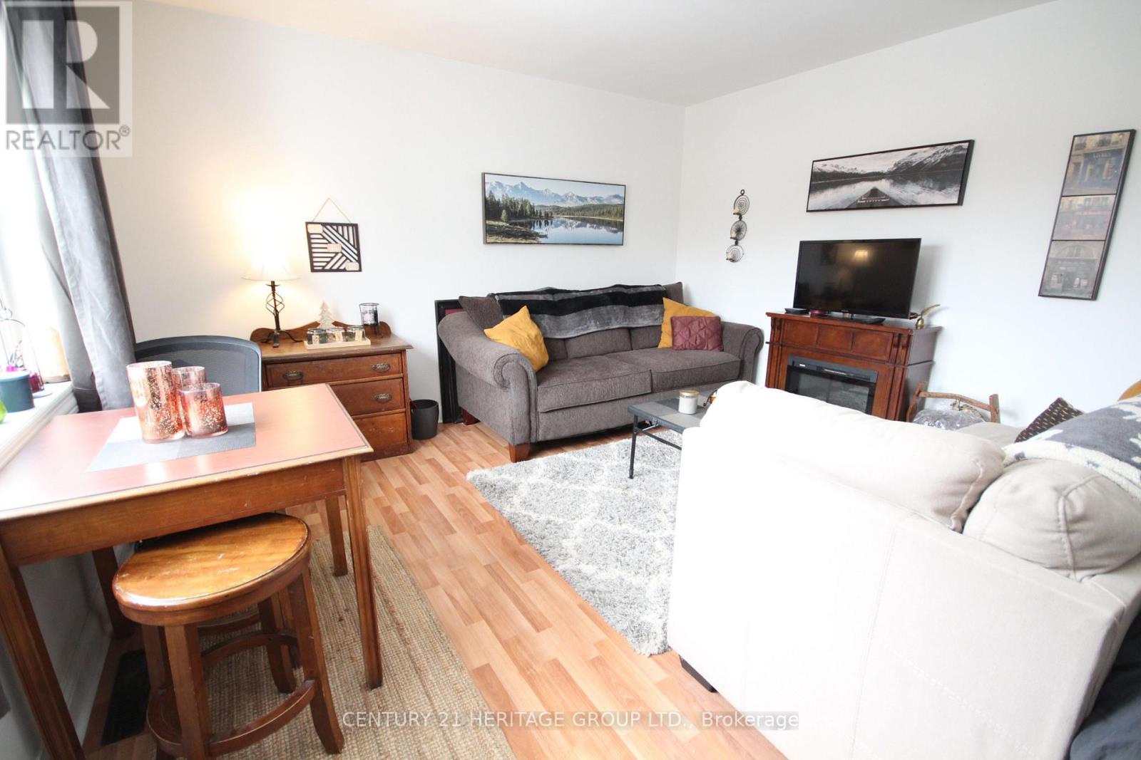 112 Toronto Street, Bradford West Gwillimbury, Ontario  L3Z 1N9 - Photo 6 - N12913428