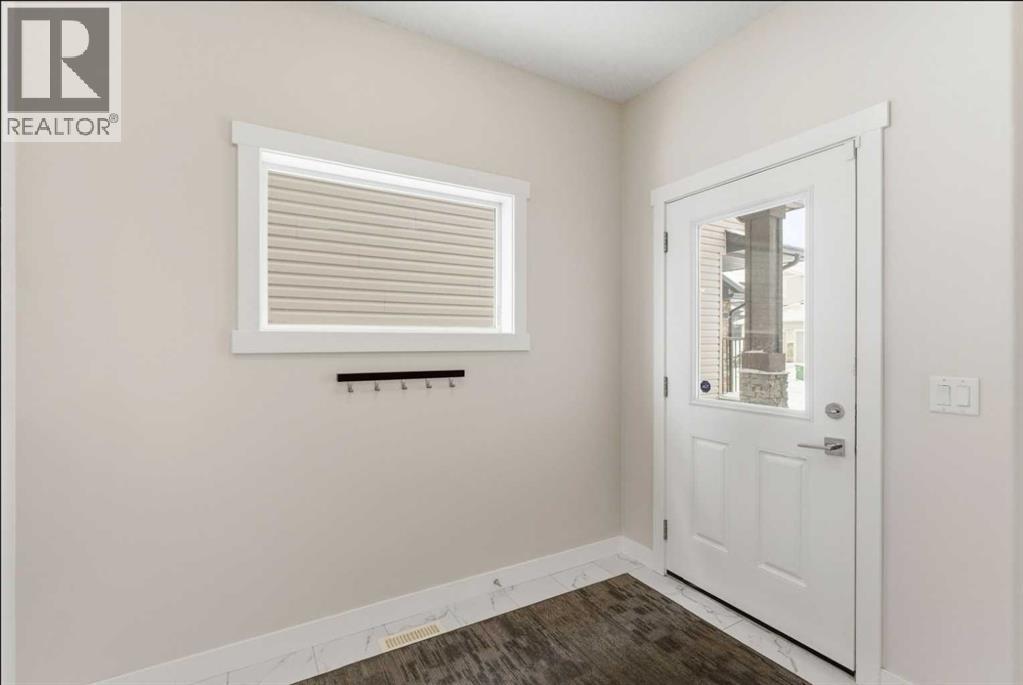 42 Baysprings Way Sw, Airdrie, Alberta  T4B 3V1 - Photo 3 - A2289810