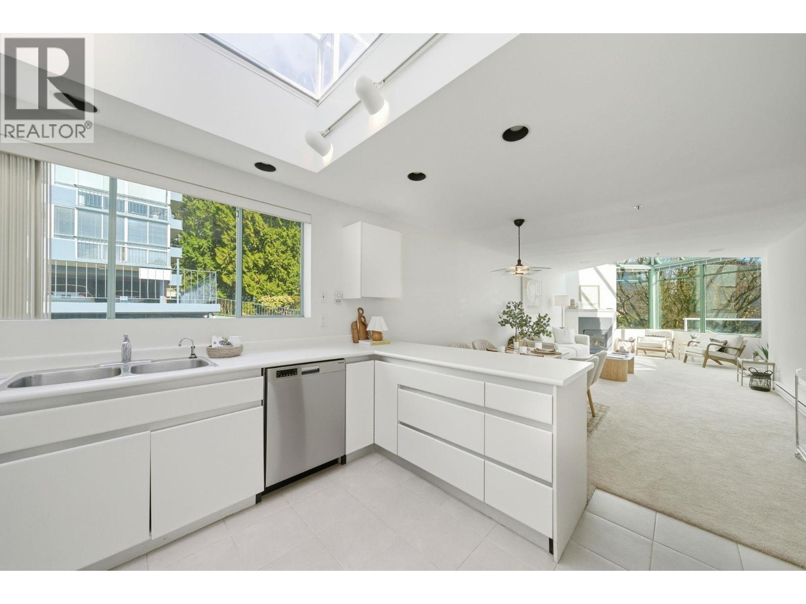 205 565 17th Street, West Vancouver, British Columbia  V7V 3S9 - Photo 7 - R3108497