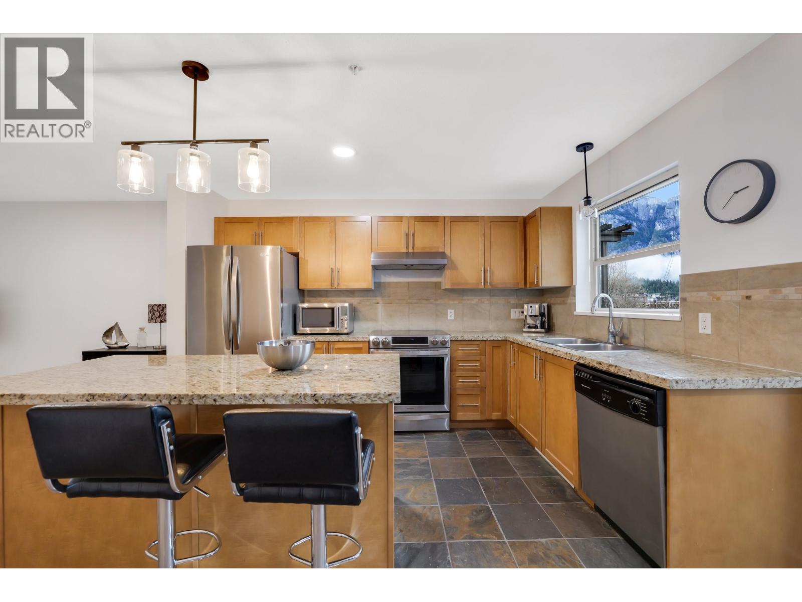 1212 Village Green Way, Squamish, British Columbia  V8E 0N5 - Photo 11 - R3108547