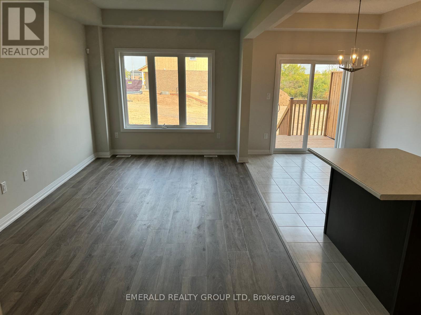 10 Whelan Court, Thorold, Ontario  L2V 0G7 - Photo 2 - X12972290