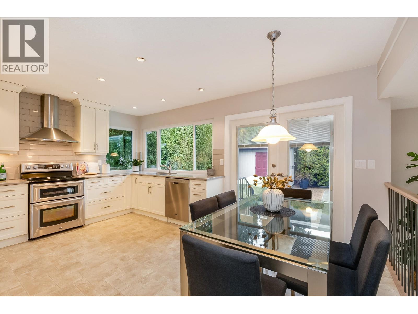 2419 Shawna Way, Coquitlam, British Columbia  V3K 3A3 - Photo 10 - R3108494