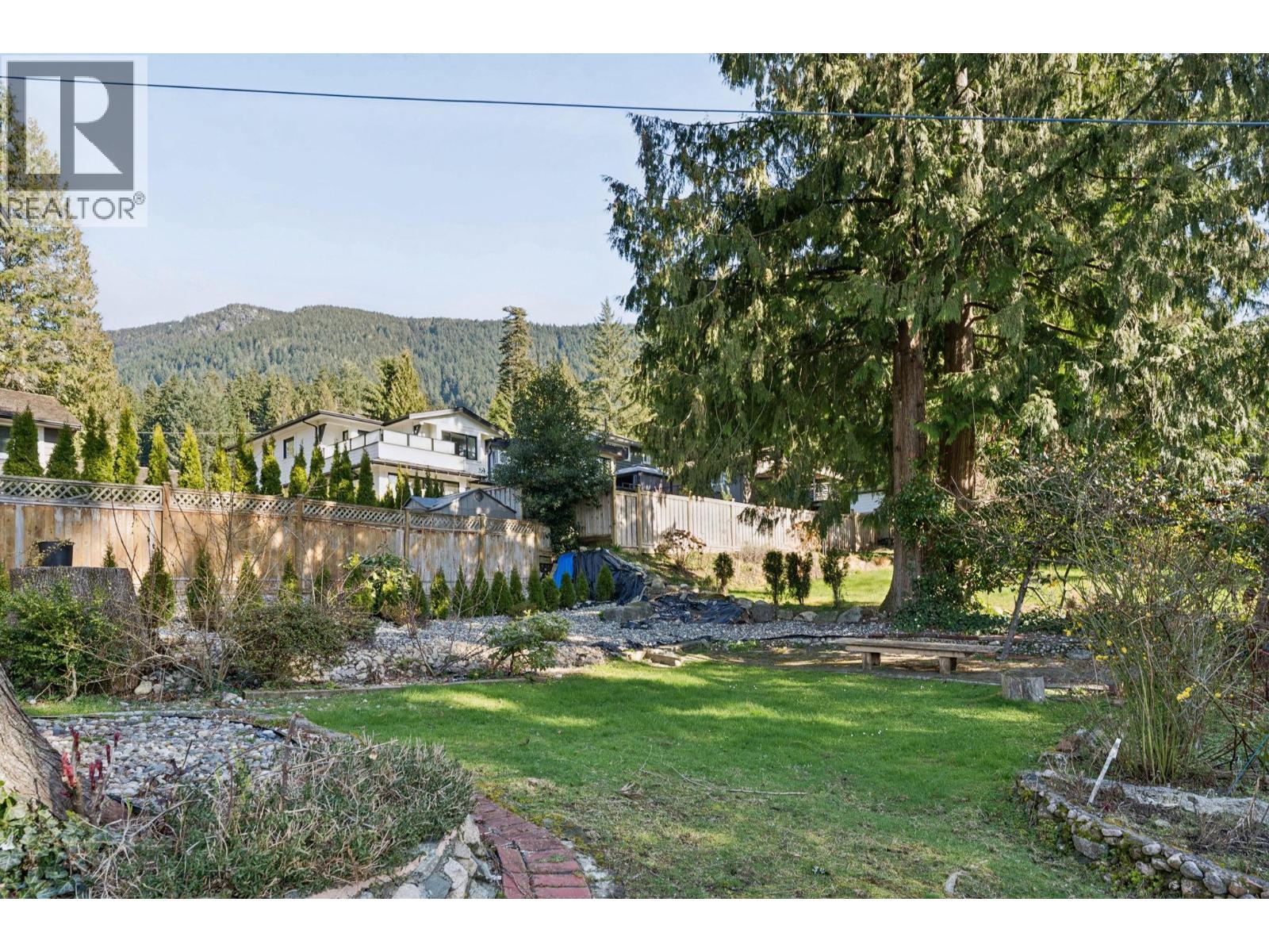 922 Canyon Boulevard, North Vancouver, British Columbia  V7R 2J8 - Photo 12 - R3108542