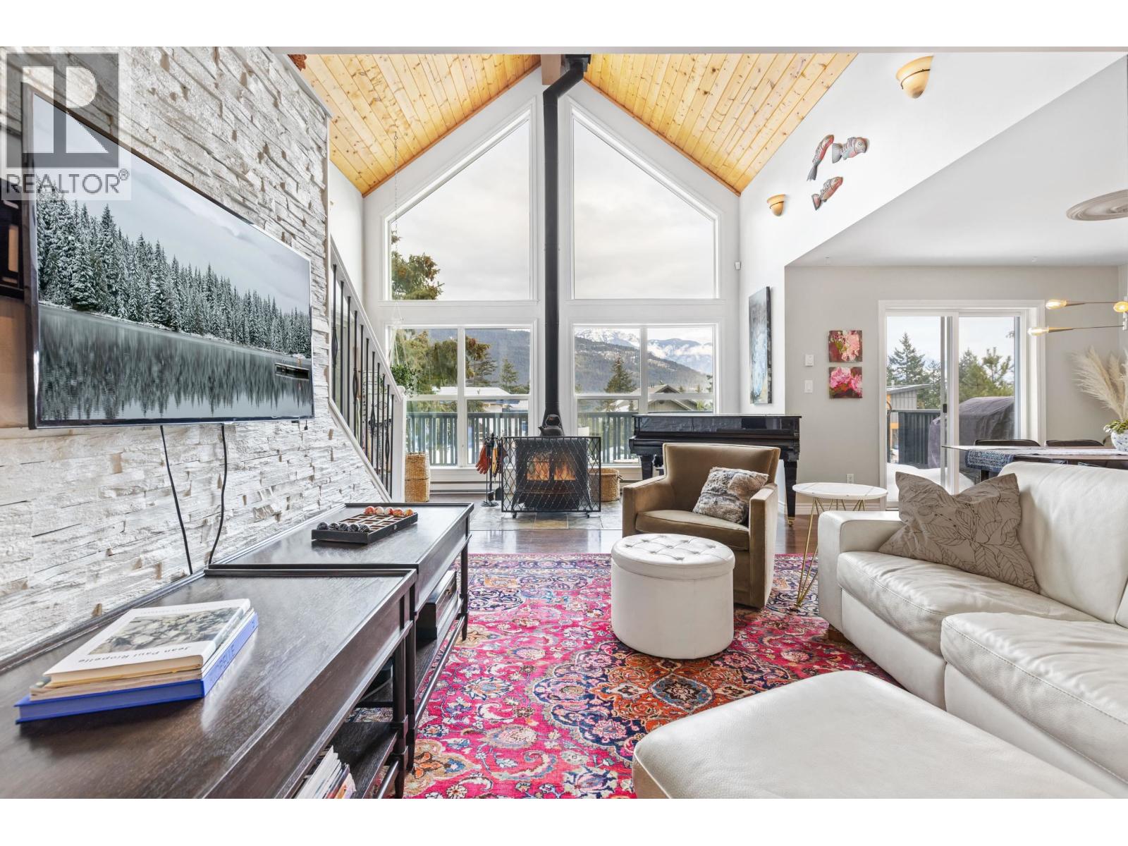 7467 Dogwood Street, Pemberton, British Columbia  V0N 2L0 - Photo 3 - R3108575