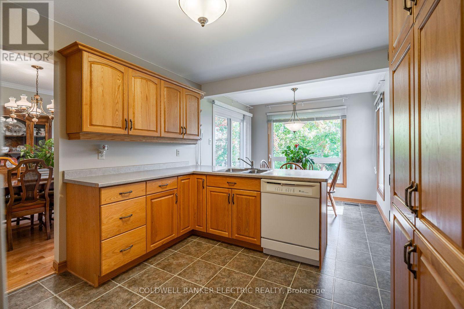 962 Golfview Road, Peterborough, Ontario  K9J 7W4 - Photo 8 - X12814460