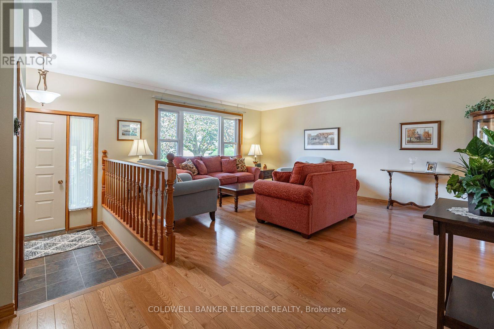 962 Golfview Road, Peterborough, Ontario  K9J 7W4 - Photo 3 - X12814460