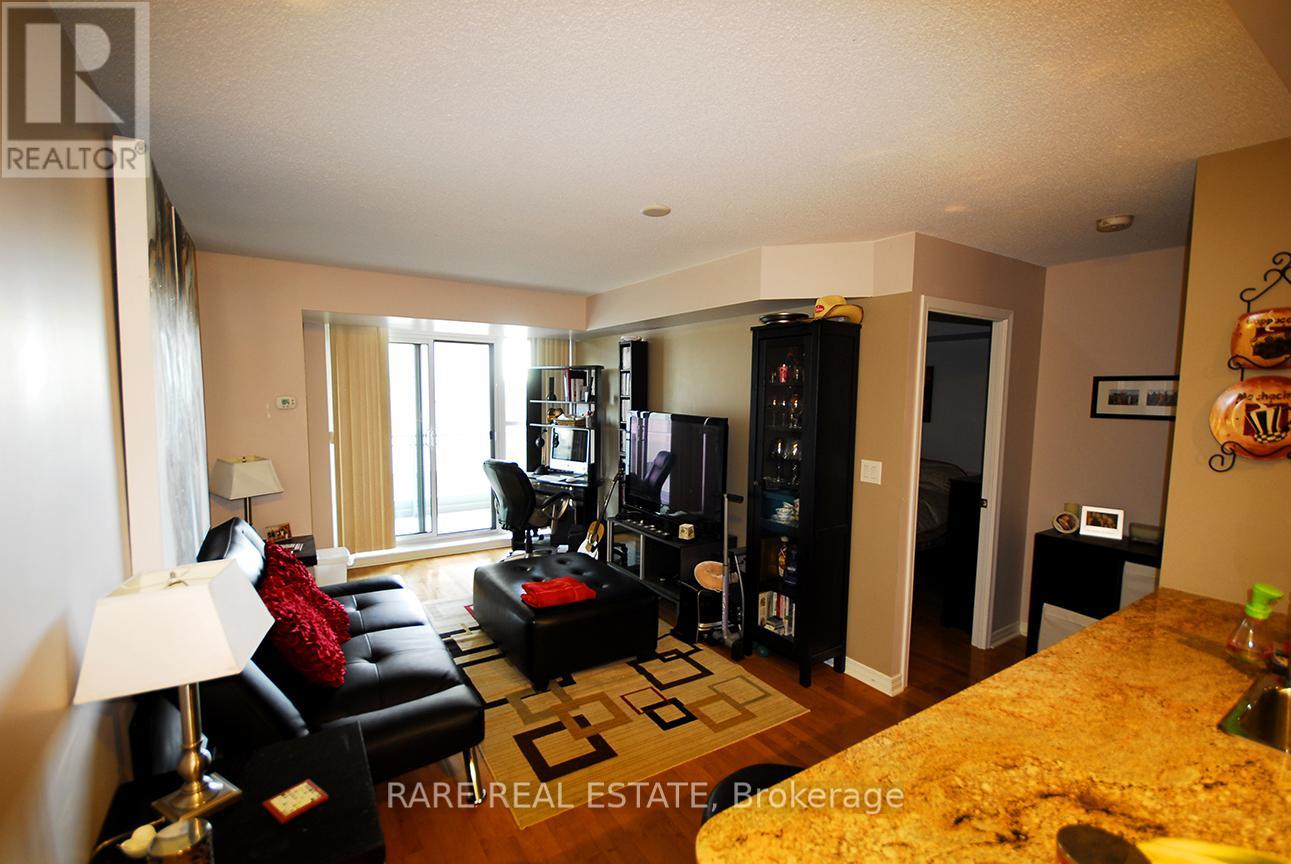 703 - 736 SPADINA AVENUE, Toronto, Ontario