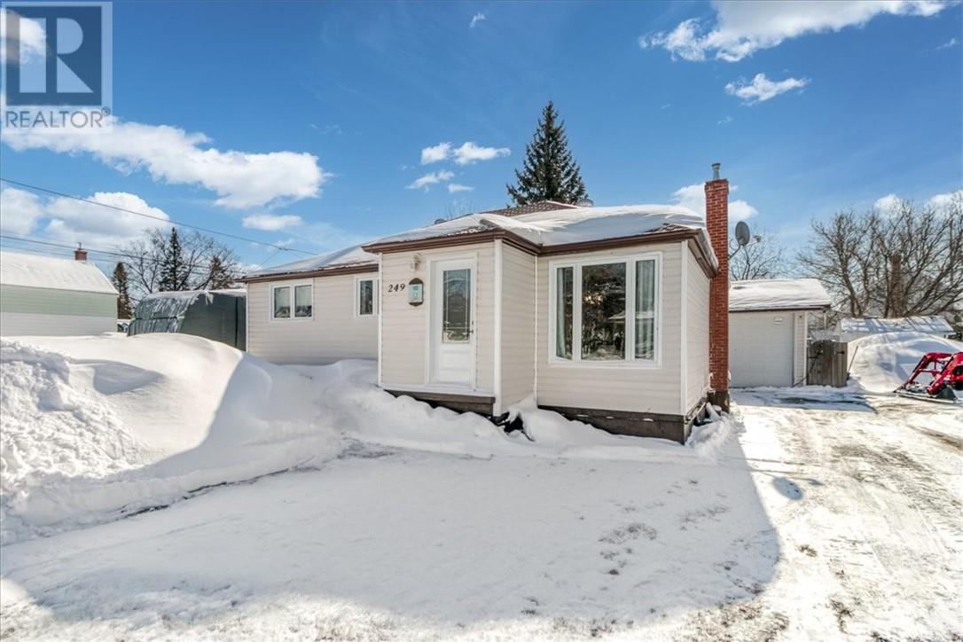 249 7th Avenue, Lively, Ontario  P3Y 1M2 - Photo 3 - 2127029