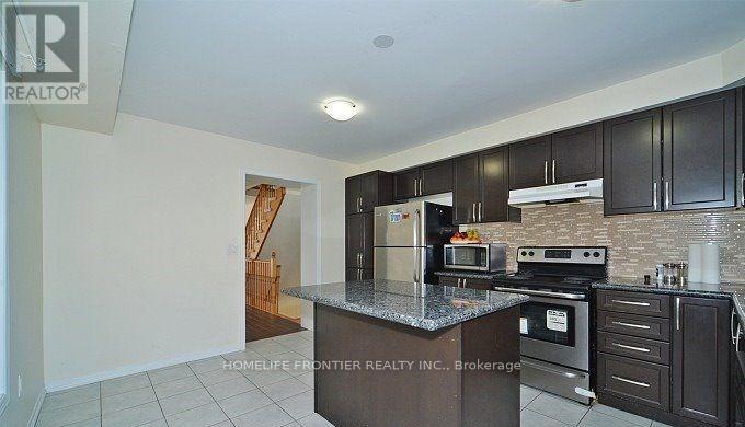 32 Truchard Avenue, Markham, Ontario  L6C 0N2 - Photo 3 - N12972254