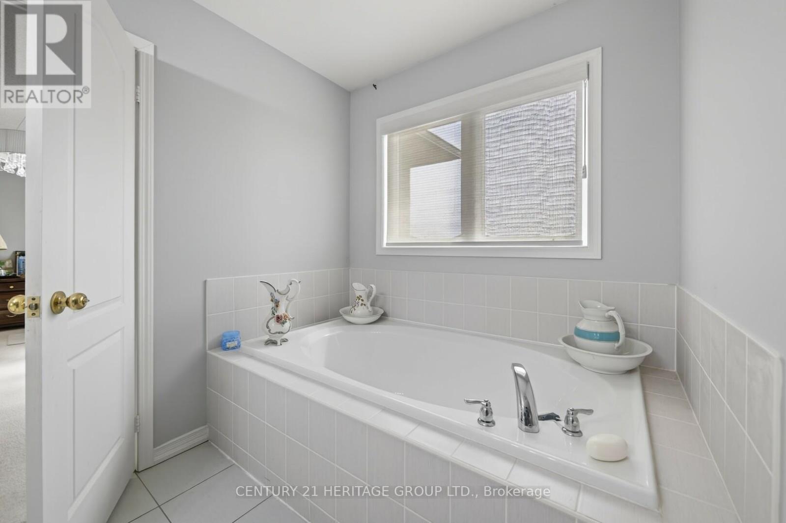 154 Richardson Crescent, Bradford West Gwillimbury (Bradford), Ontario  L3Z 0N5 - Photo 22 - N12972306