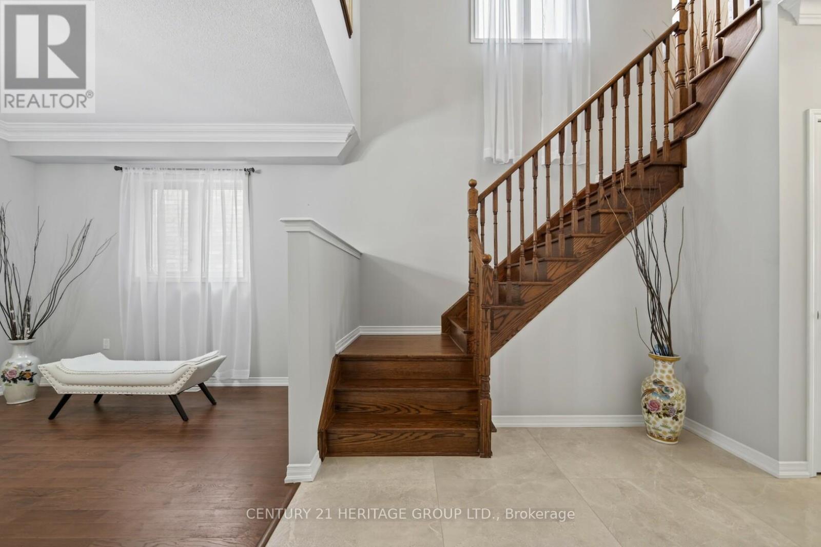 154 Richardson Crescent, Bradford West Gwillimbury (Bradford), Ontario  L3Z 0N5 - Photo 4 - N12972306