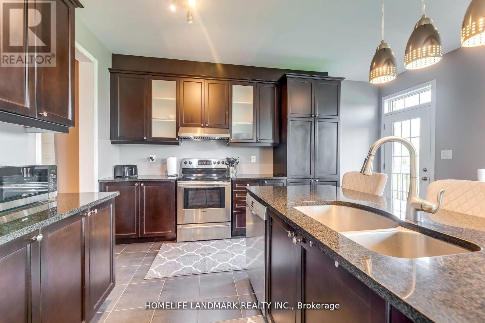 186 Degraaf Crescent, Aurora, Ontario  L4G 0X1 - Photo 12 - N12972346