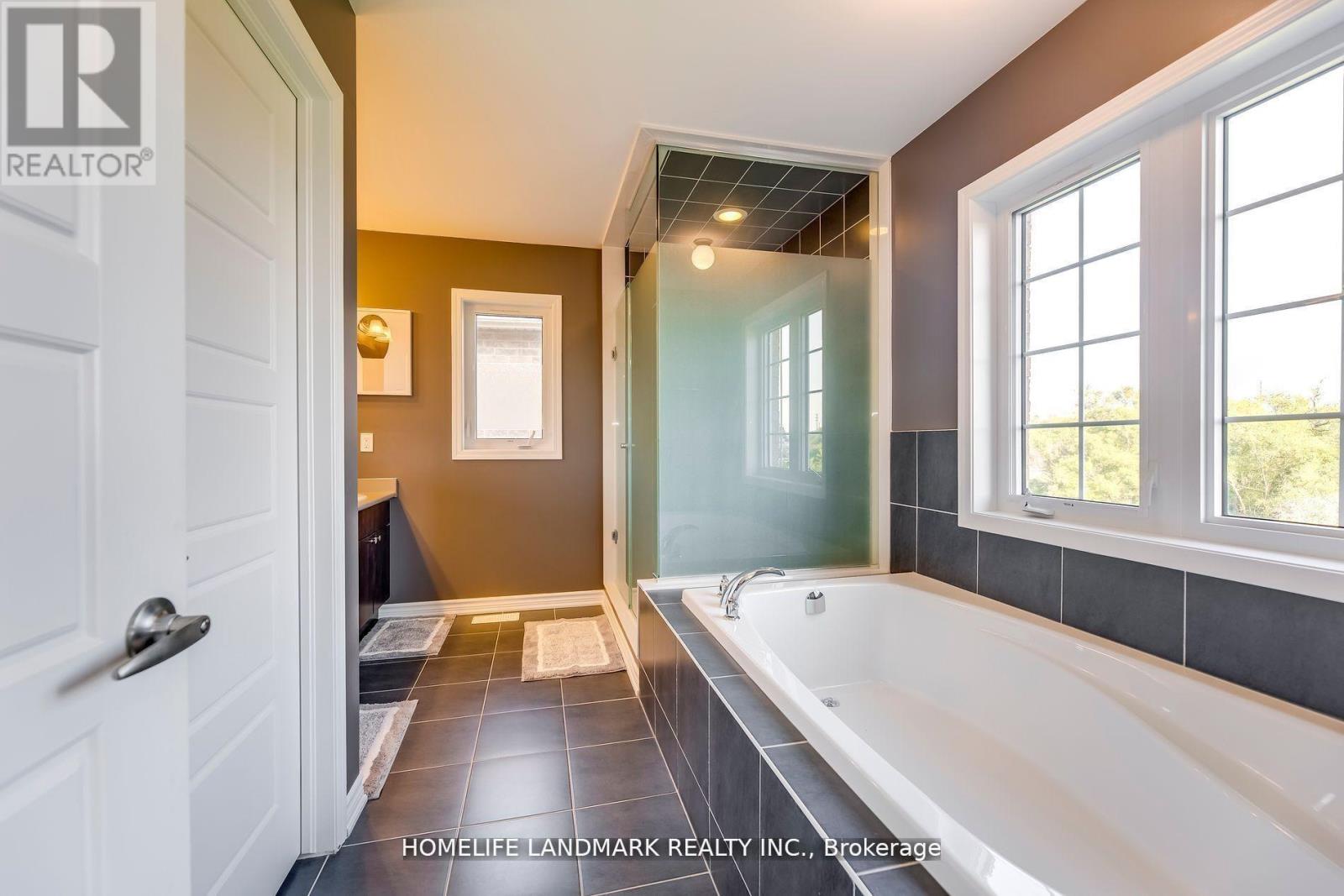 186 Degraaf Crescent, Aurora, Ontario  L4G 0X1 - Photo 23 - N12972346