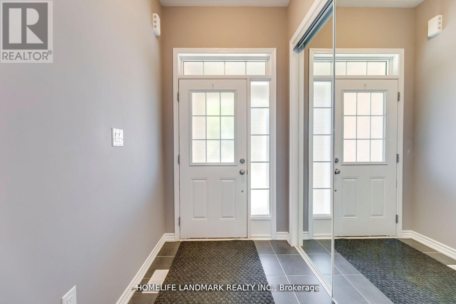 186 Degraaf Crescent, Aurora, Ontario  L4G 0X1 - Photo 3 - N12972346