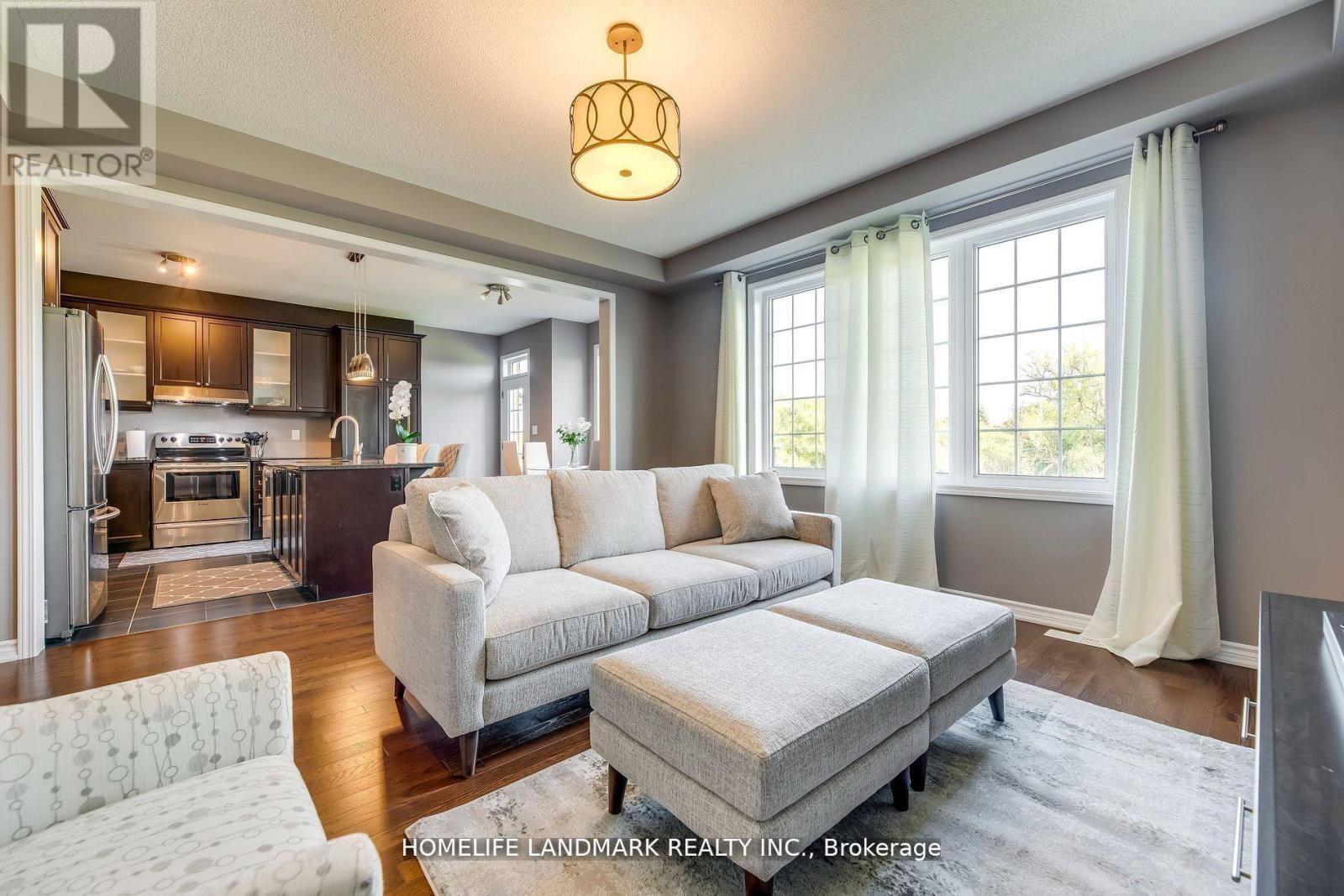 186 Degraaf Crescent, Aurora, Ontario  L4G 0X1 - Photo 9 - N12972346