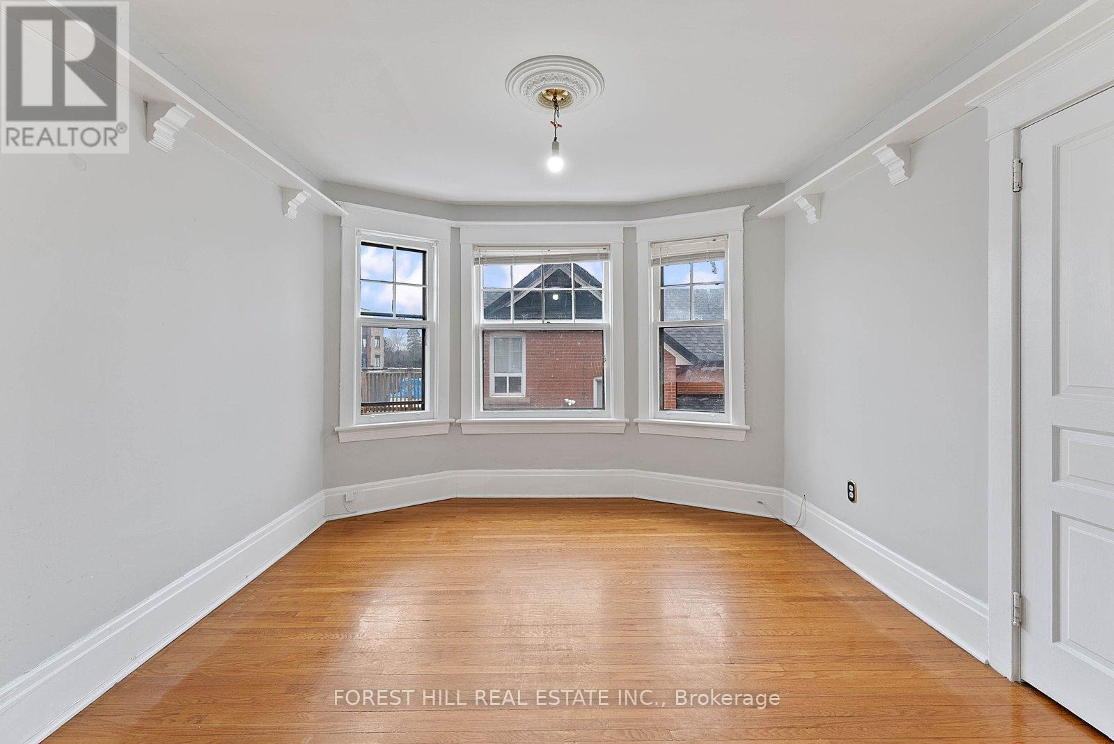 Upper - 36 Arnold Crescent, Richmond Hill, Ontario  L4C 3R5 - Photo 10 - N12972374