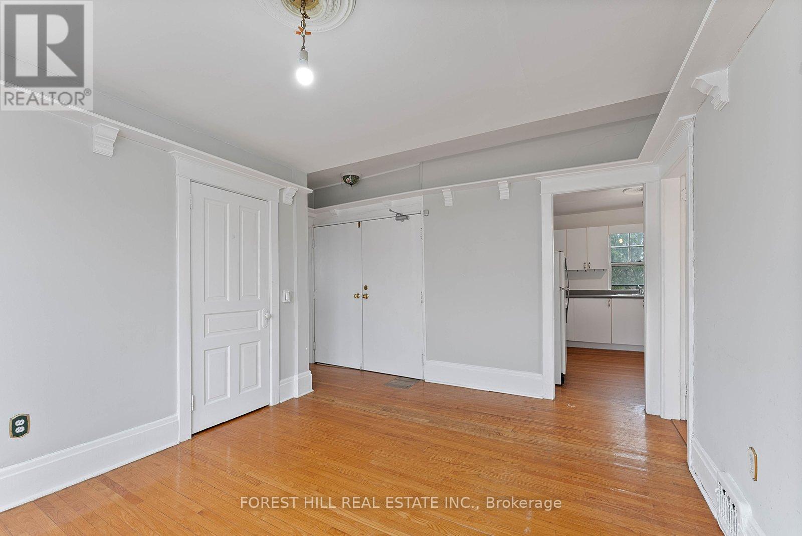 Upper - 36 Arnold Crescent, Richmond Hill, Ontario  L4C 3R5 - Photo 11 - N12972374