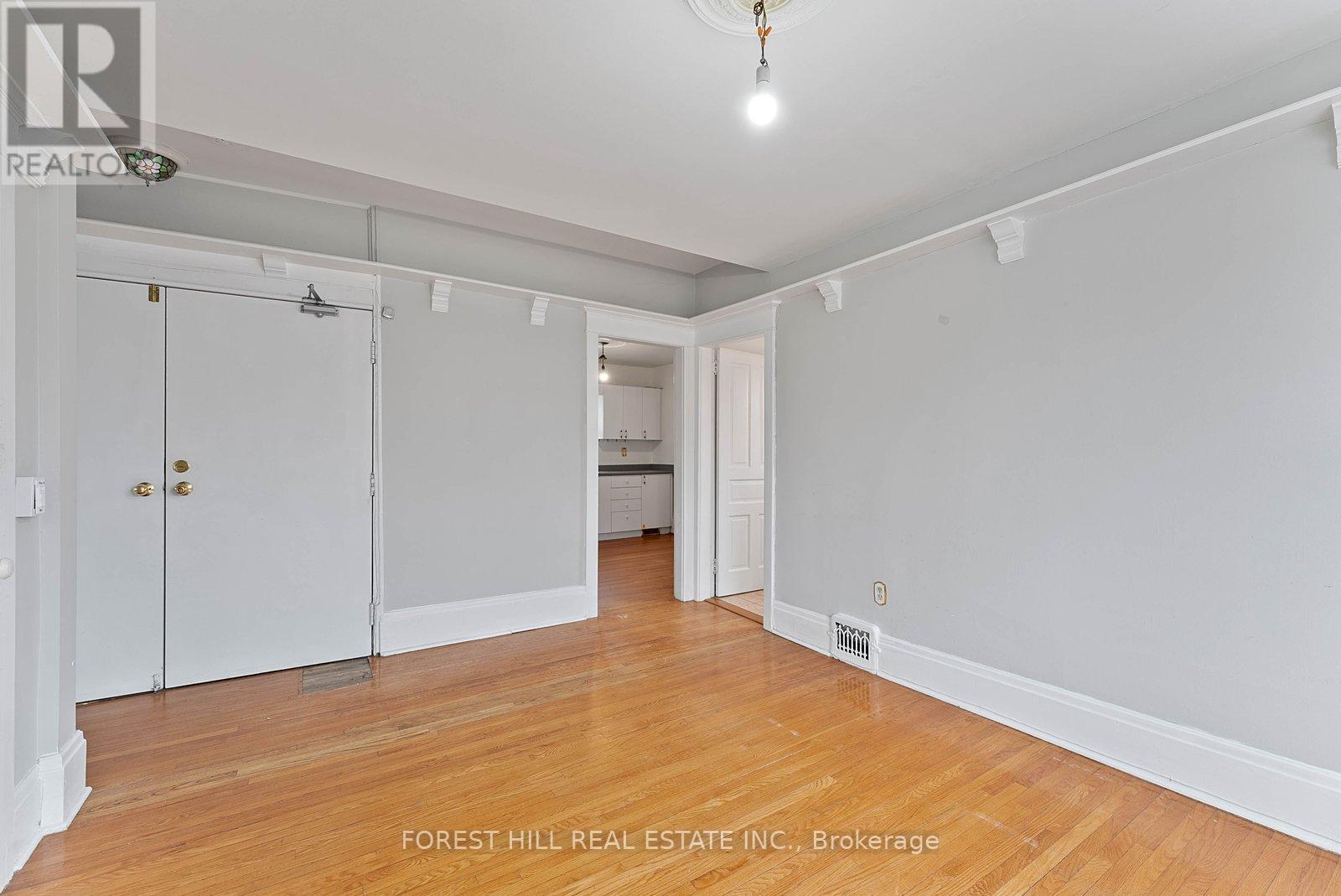 Upper - 36 Arnold Crescent, Richmond Hill, Ontario  L4C 3R5 - Photo 12 - N12972374