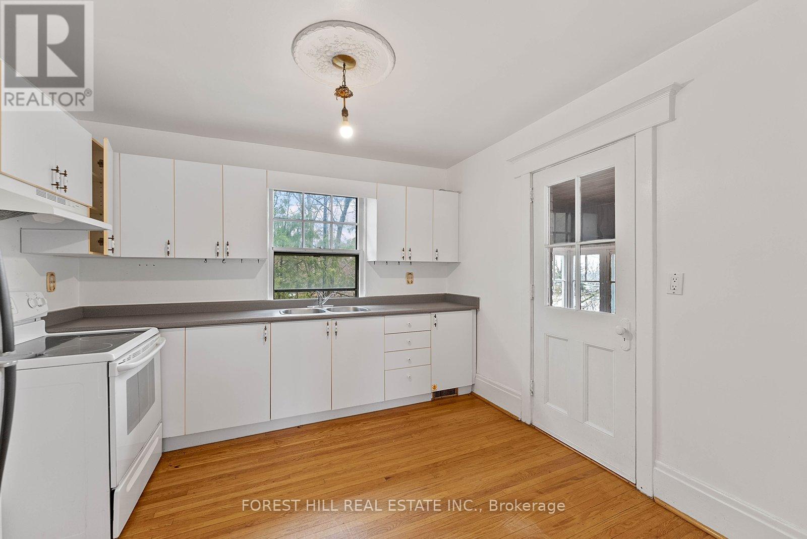 Upper - 36 Arnold Crescent, Richmond Hill, Ontario  L4C 3R5 - Photo 13 - N12972374