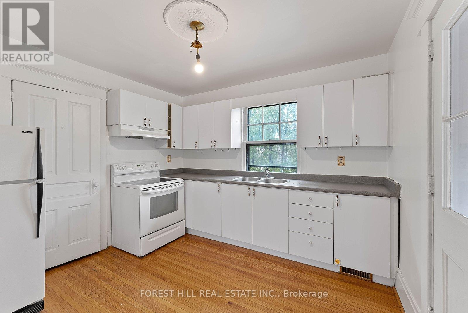 Upper - 36 Arnold Crescent, Richmond Hill, Ontario  L4C 3R5 - Photo 15 - N12972374