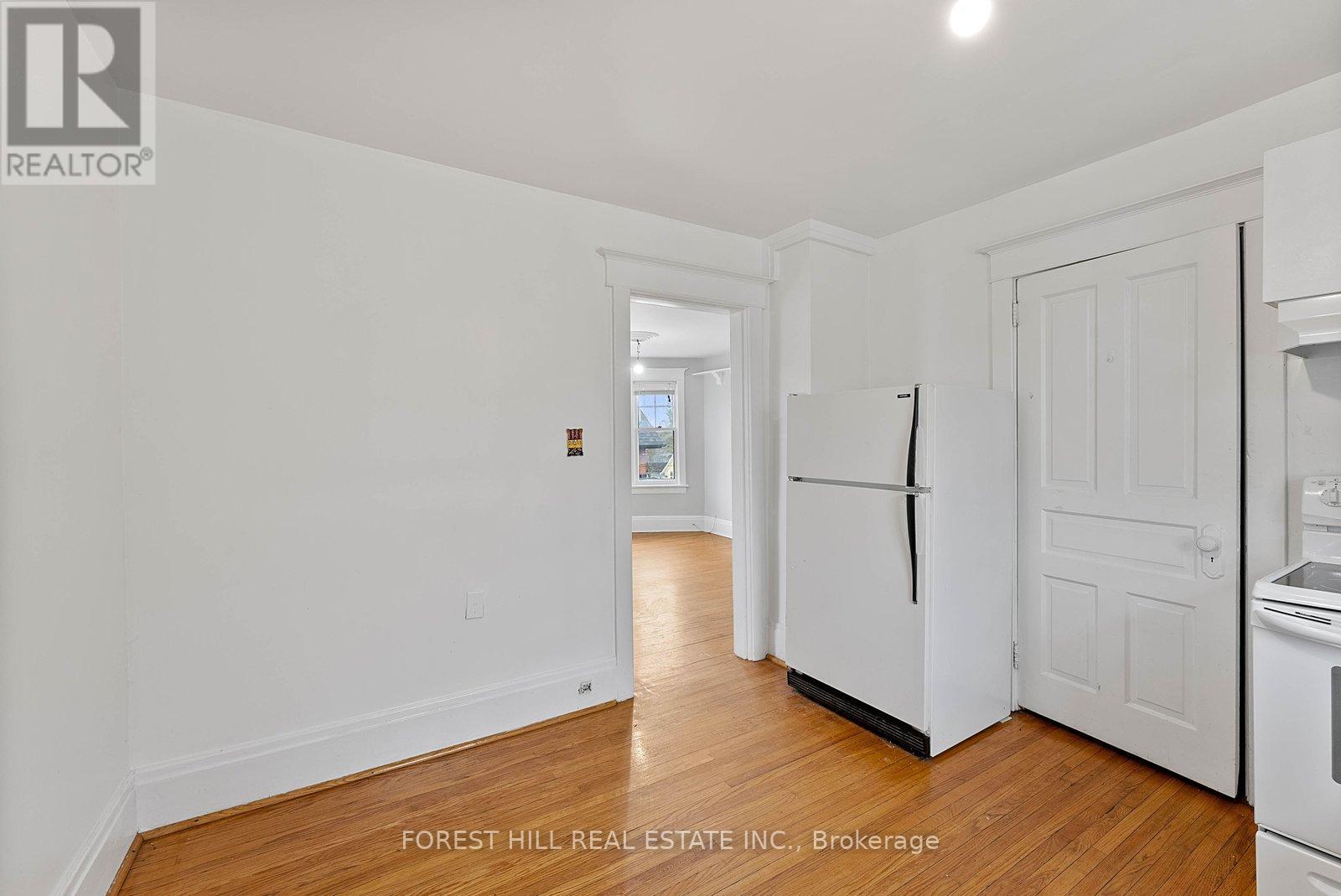 Upper - 36 Arnold Crescent, Richmond Hill, Ontario  L4C 3R5 - Photo 16 - N12972374