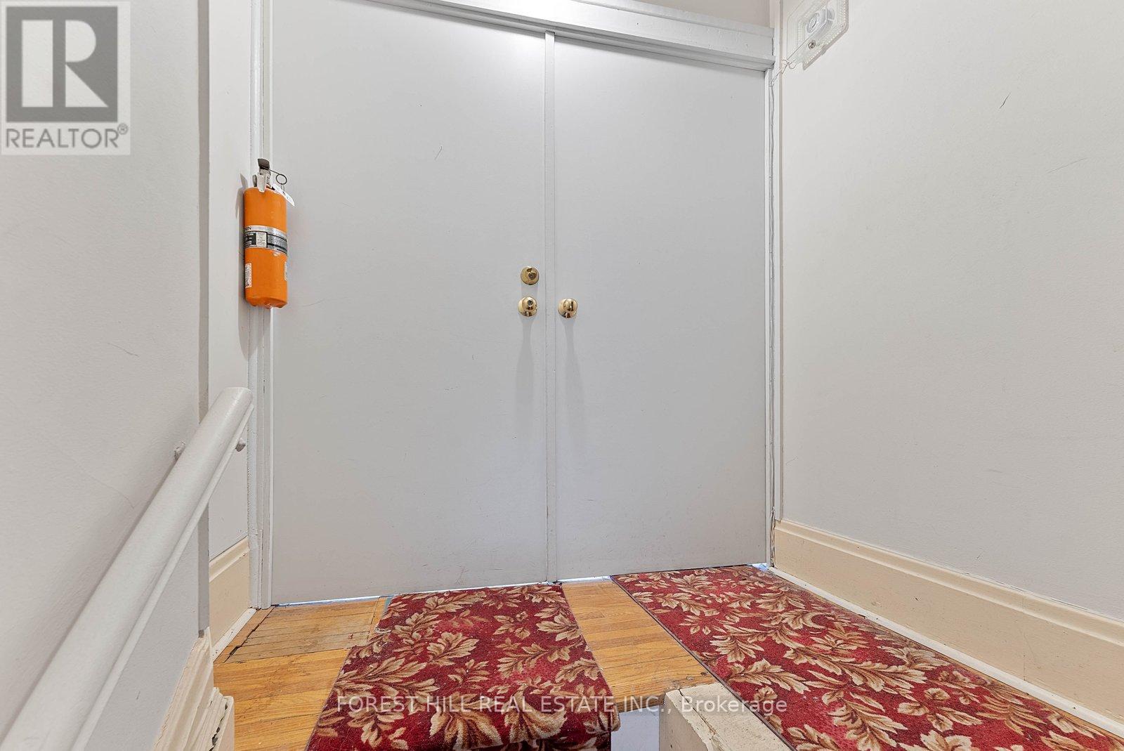 Upper - 36 Arnold Crescent, Richmond Hill, Ontario  L4C 3R5 - Photo 32 - N12972374