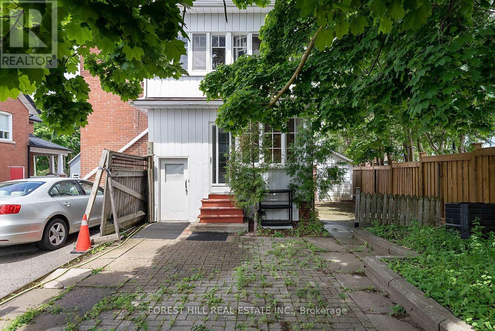 Upper - 36 Arnold Crescent, Richmond Hill, Ontario  L4C 3R5 - Photo 34 - N12972374