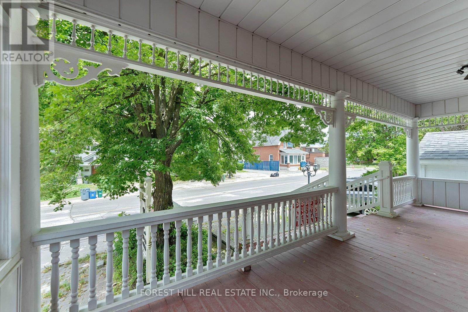 Upper - 36 Arnold Crescent, Richmond Hill, Ontario  L4C 3R5 - Photo 5 - N12972374