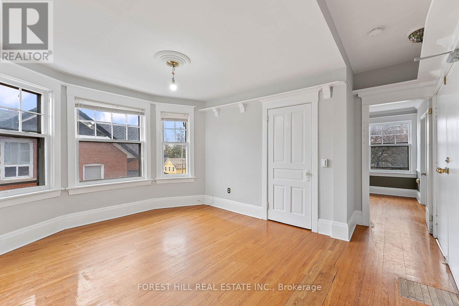 Upper - 36 Arnold Crescent, Richmond Hill, Ontario  L4C 3R5 - Photo 8 - N12972374