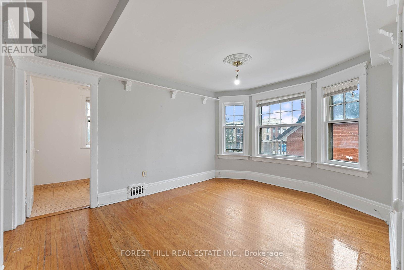 Upper - 36 Arnold Crescent, Richmond Hill, Ontario  L4C 3R5 - Photo 9 - N12972374