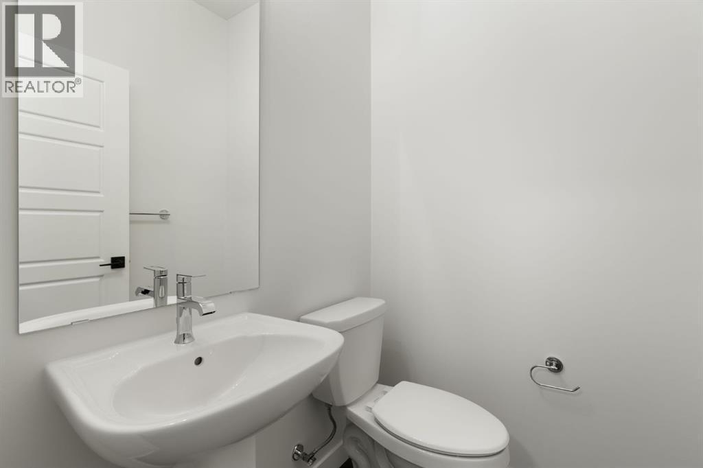 136 Southbow Village Way, Cochrane, Alberta  T4C 3J9 - Photo 4 - A2292762