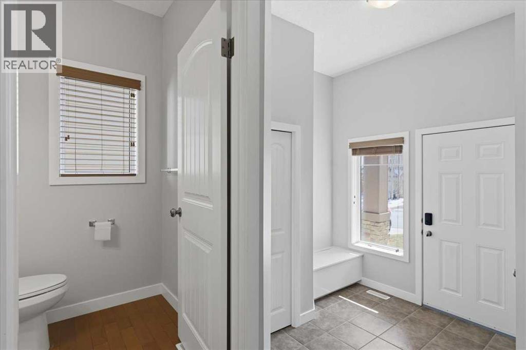 34 Everoak Gardens SW, Calgary, Alberta  T2Y 0E2 - Photo 4 - A2298037