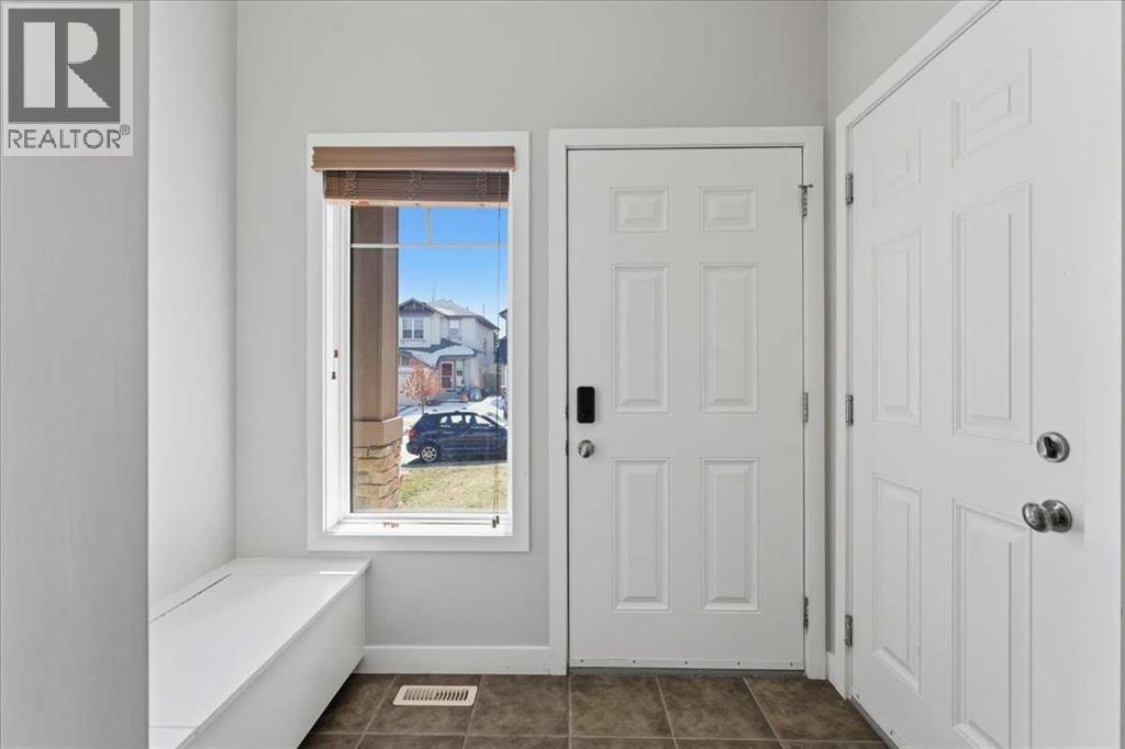 34 Everoak Gardens SW, Calgary, Alberta  T2Y 0E2 - Photo 3 - A2298037