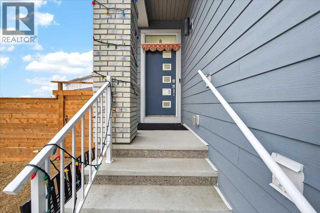 318 Walcrest Way SE, Calgary, Alberta  T2X 4V8 - Photo 3 - A2299454