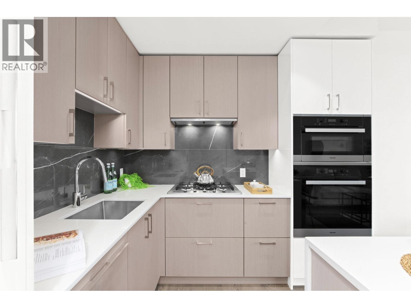 201 1675 Lions Gate Lane, North Vancouver, British Columbia  V7P 3B4 - Photo 6 - R3108330