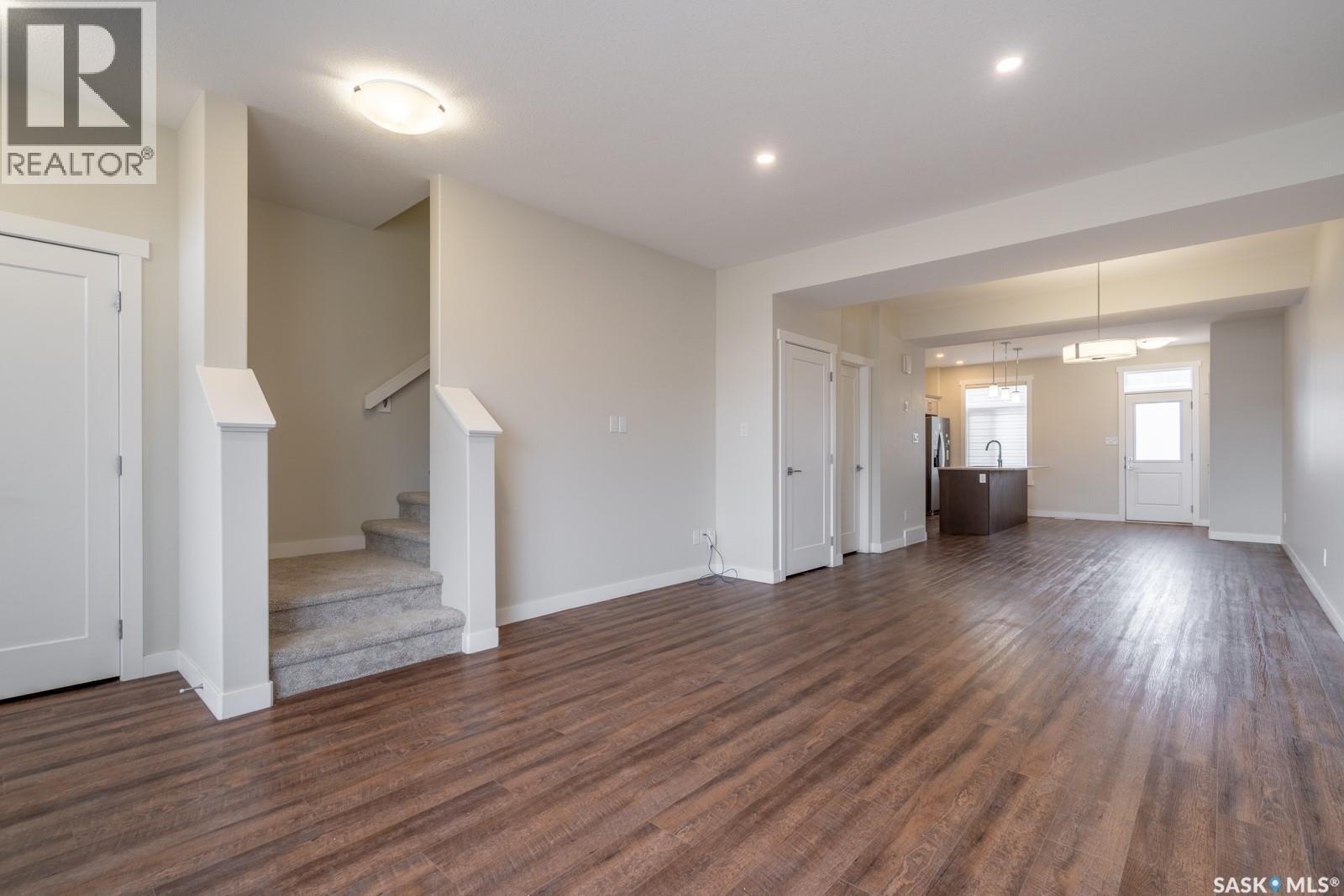 4624 Buckingham Drive E, Regina, Saskatchewan  S4V 3X8 - Photo 3 - SK032374