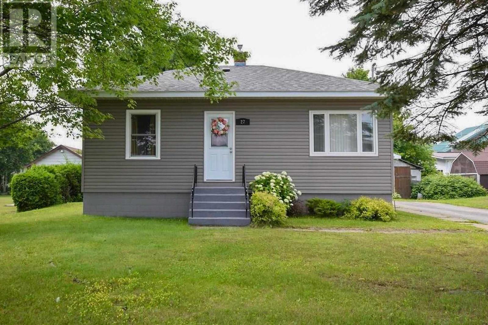 27 Queen Ave, Blind River, Ontario  P0R 1B0 - Photo 2 - SM260638