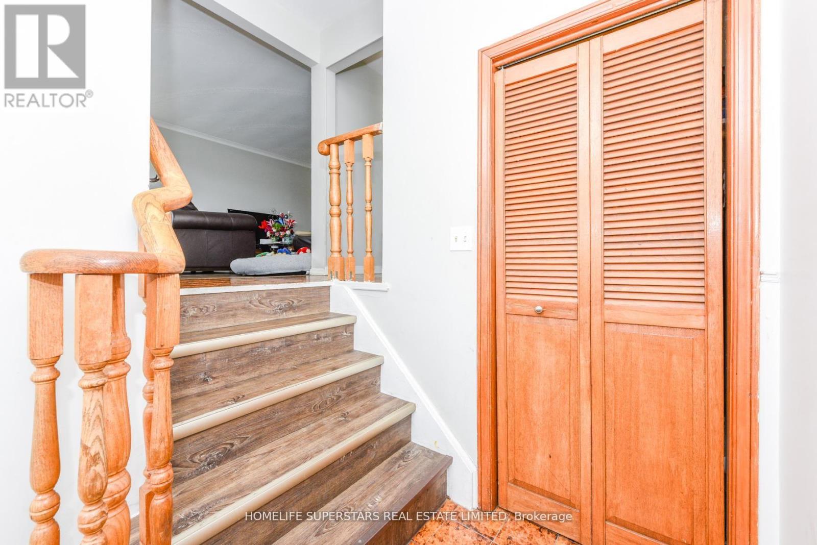 306 Royal Salisbury Way, Brampton, Ontario  L6V 3G5 - Photo 12 - W12972234